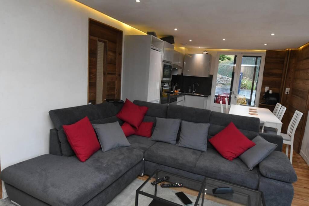 Logement Renove Avec Vue Panoramique La Saussaz エクステリア 写真
