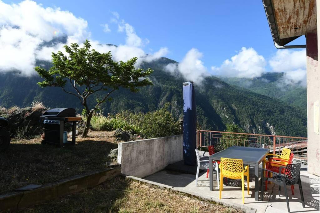 Logement Renove Avec Vue Panoramique La Saussaz エクステリア 写真