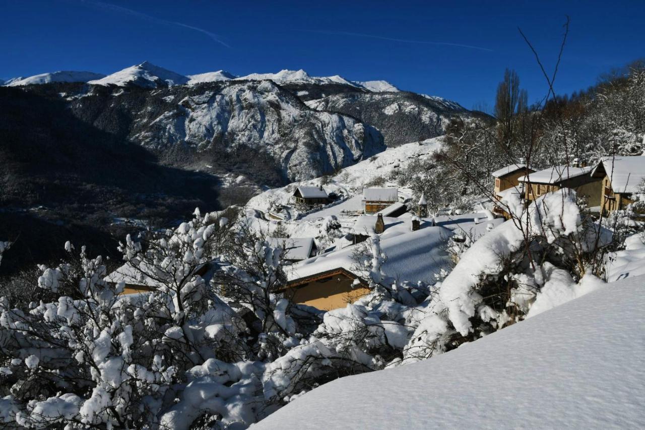 Logement Renove Avec Vue Panoramique La Saussaz エクステリア 写真